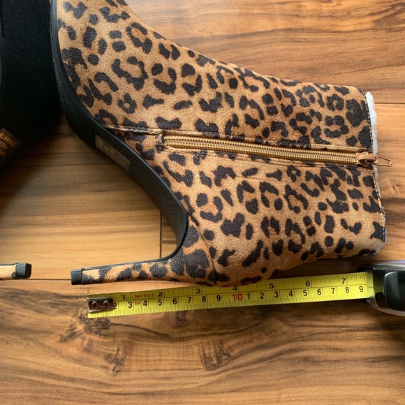 Leopard print Print heeled booties 9 - Picture 4 of 7